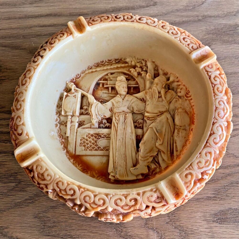 SCULPTED ASHTRAYD‎ VINTAGE